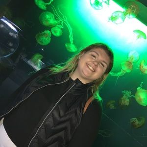 Meet your Posher, Adrianna